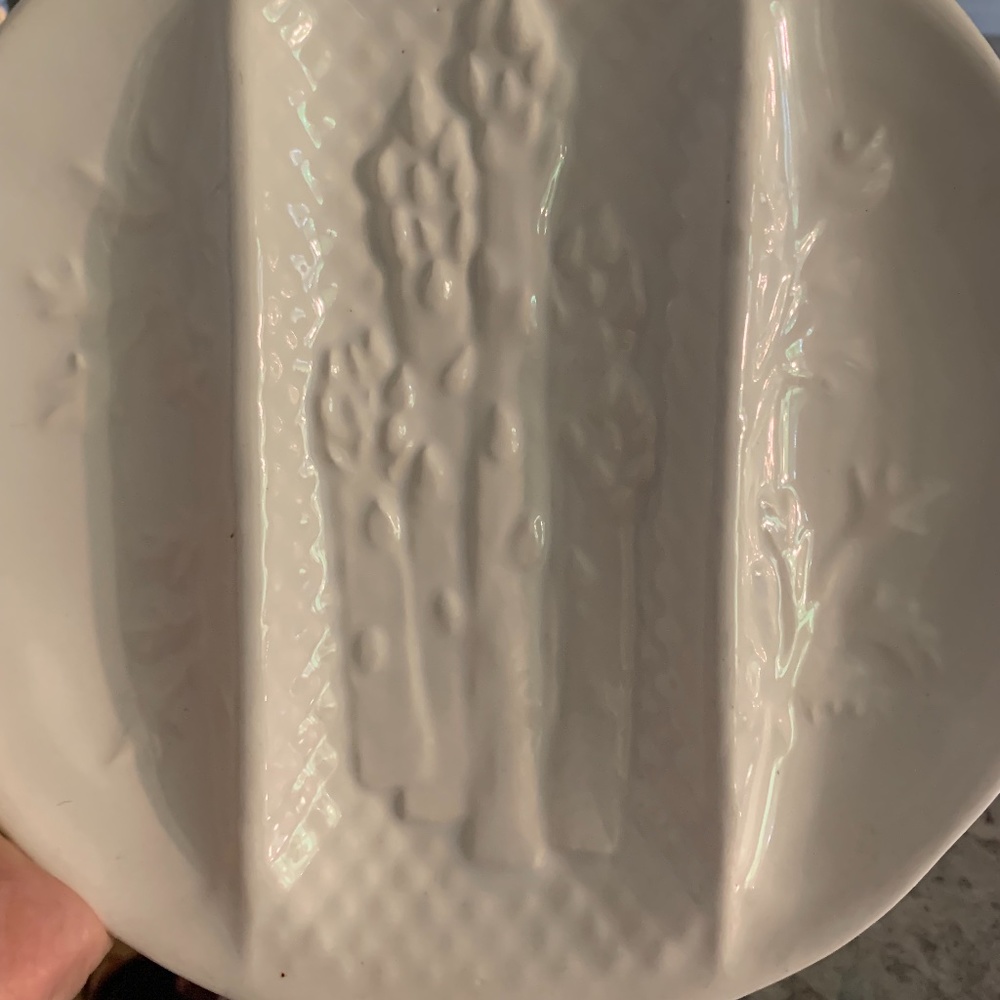 Asparagus hi-relief, plates, set of 4, 9” dia. New without box.